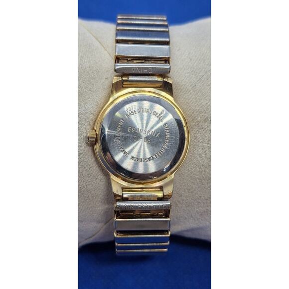 KNX Women's Gold Tone Stainless Steel Vintage Watch- Near Mint Condition - Picture 2 of 6